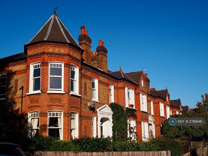 3 Bedroom Maisonette To Rent In Croxted Road, London, SE21