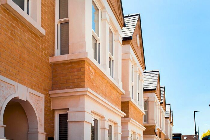 4 Bedroom Town House To Rent In Mandrell Road, London, SW2