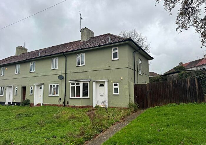 3 Bedroom End Of Terrace House For Sale In Brookside Way, Swaythling, Southampton, SO18