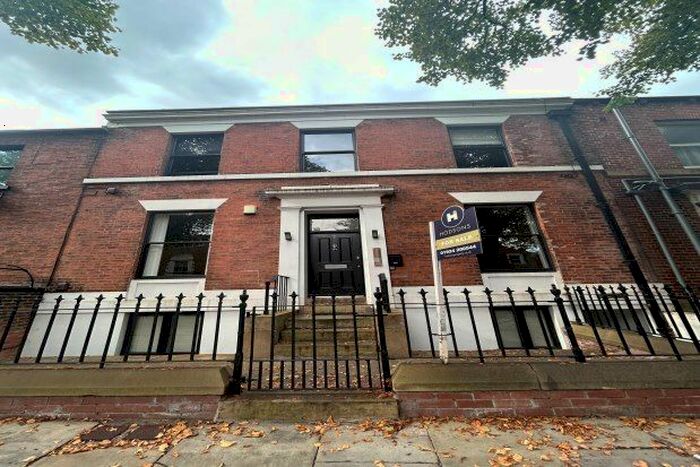 4 Bedroom Property To Rent In Wentworth Terrace, Wakefield, WF1