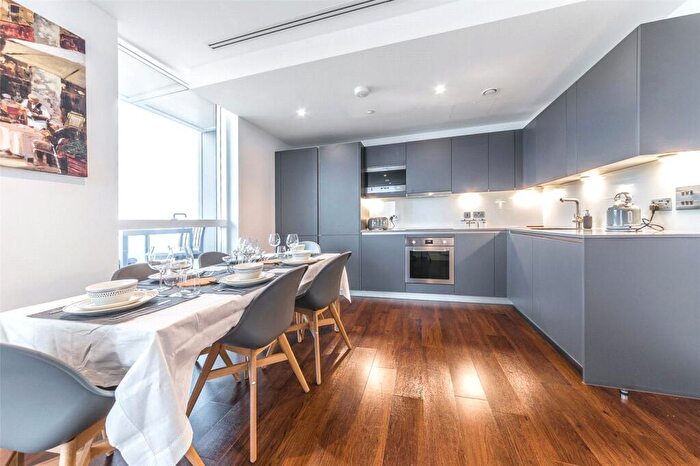 3 Bedroom Apartment For Sale In Maine Tower, Harbour Way, London, E14