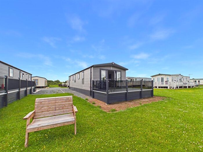 2 Bedroom Chalet For Sale In Crabtree Lane, Sutton On Sea, LN12
