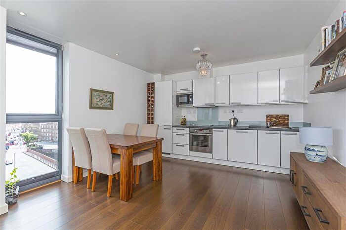 1 Bedroom Flat For Sale In St John's Hill, SW11