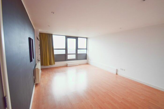 2 Bedroom Flat To Rent In New Park Road, London, SW2