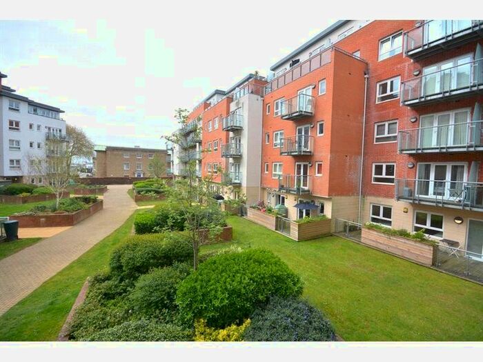 2 Bedroom Flat To Rent In Lower Canal Walk, Southampton, Hampshire SO14