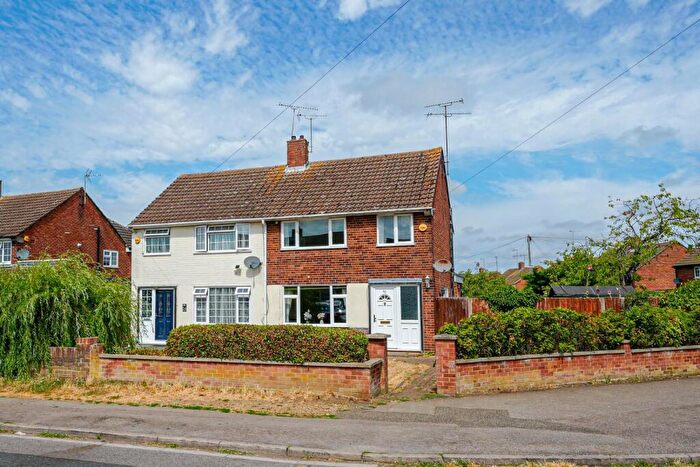 3 Bedroom Semi-Detached House For Sale In Brooklands Drive, Leighton Buzzard, LU7