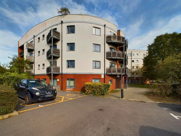 2 Bedroom Flat To Rent In Mayfield Road, Hersham, Walton-On-Thames, KT12