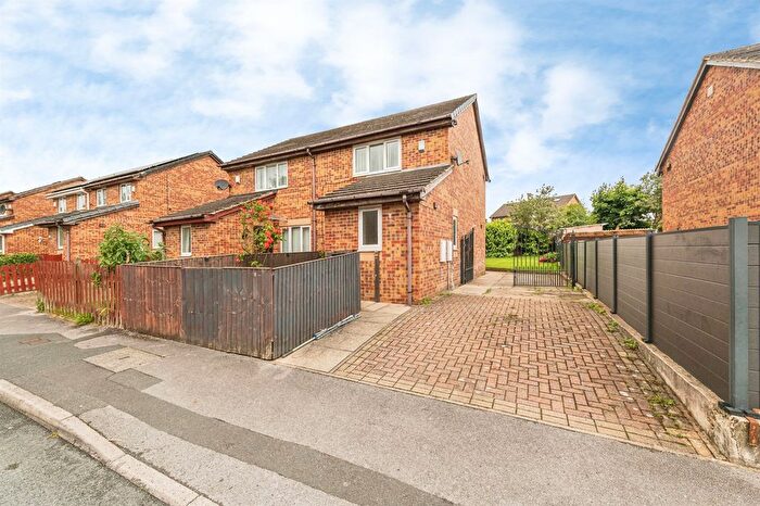 2 Bedroom Semi-detached House For Sale In Hyne Avenue, Bradford, BD4