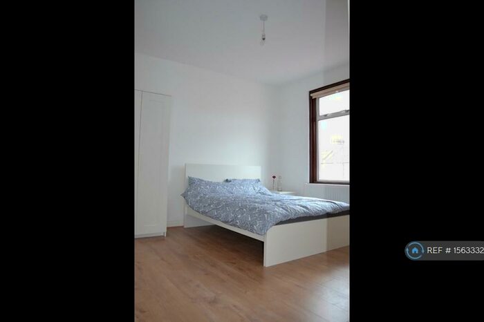 Studio To Rent In Hamilton Road, Ilford, IG1