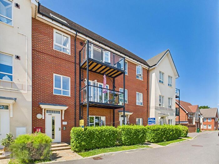 2 Bedroom Flat To Rent In Bedivere Road, Ifield, Crawley, RH11