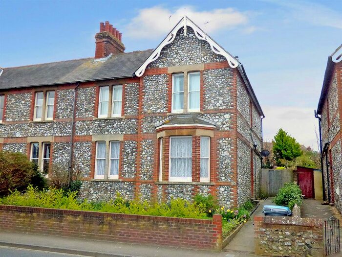 2 Bedroom Flat To Rent In East Street, Littlehampton, BN17