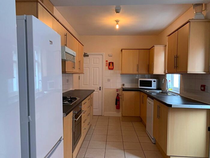 6 Bedroom Terraced House To Rent In Norris Road, Reading, RG6