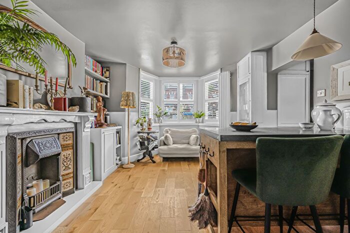 2 Bedroom Flat For Sale In Lordship Lane, East Dulwich, SE22