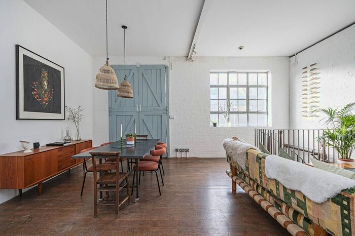 2 Bedroom Flat To Rent In Trafalgar Mews, Victoria Park, London, E9