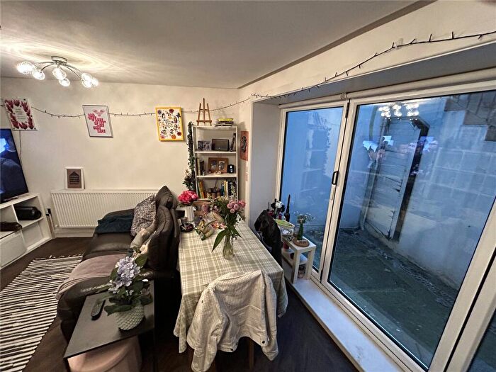 2 Bedroom Apartment To Rent In Courthill Road, Lewisham, London, SE13