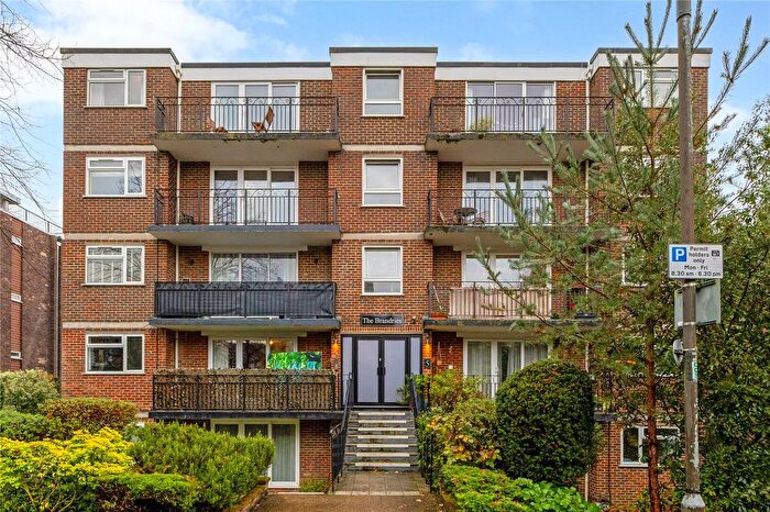 2 Bedroom Flat For Sale In Lansdowne Road, London, SW20