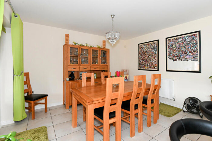 5 Bedroom Detached House For Sale In Pontefract Avenue, Castlemead, BA14