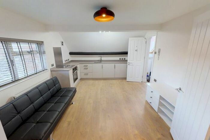 1 Bedroom Flat To Rent In High Street, Bramley GU5