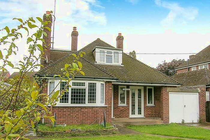 3 Bedroom Bungalow To Rent In Bucknell Road, Bicester, Oxfordshire, OX26