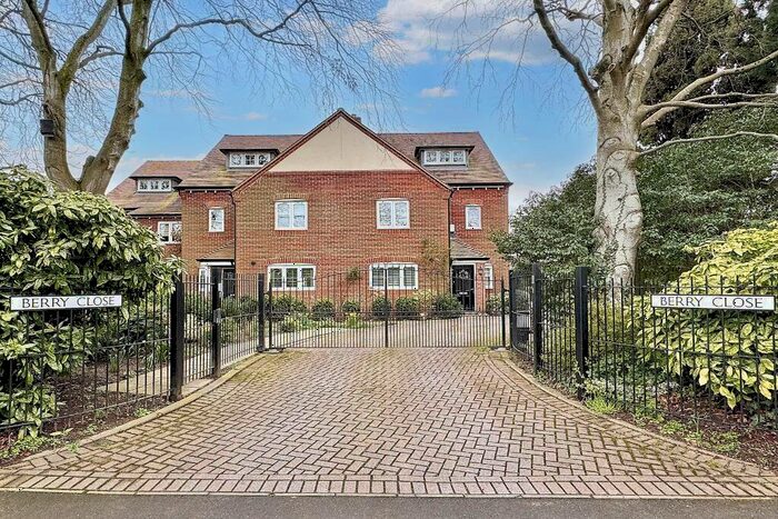 5 Bedroom End Of Terrace House To Rent In Berry Close, Farringdon, SN7