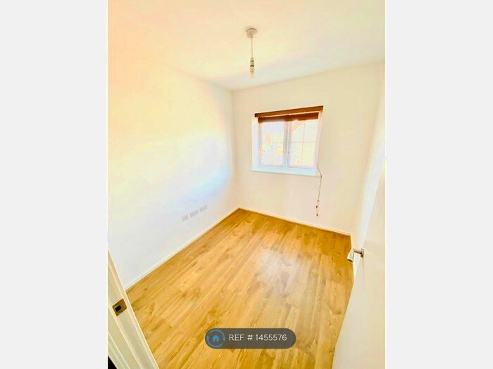 3 Bedroom Terraced House To Rent In Twist Way, Slough, SL2