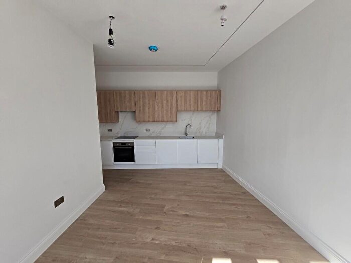 2 Bedroom Apartment To Rent In Athenaeum Place, London, N10
