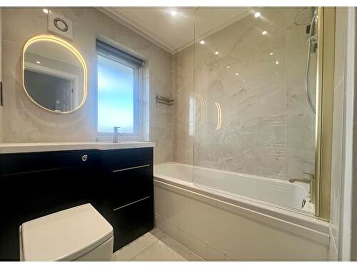2 Bedroom Flat To Rent In Aikman Place, East Kilbride, G74