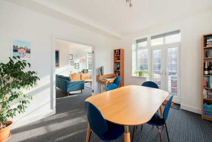 2 Bedroom Apartment To Rent In Belsize Avenue, NW3