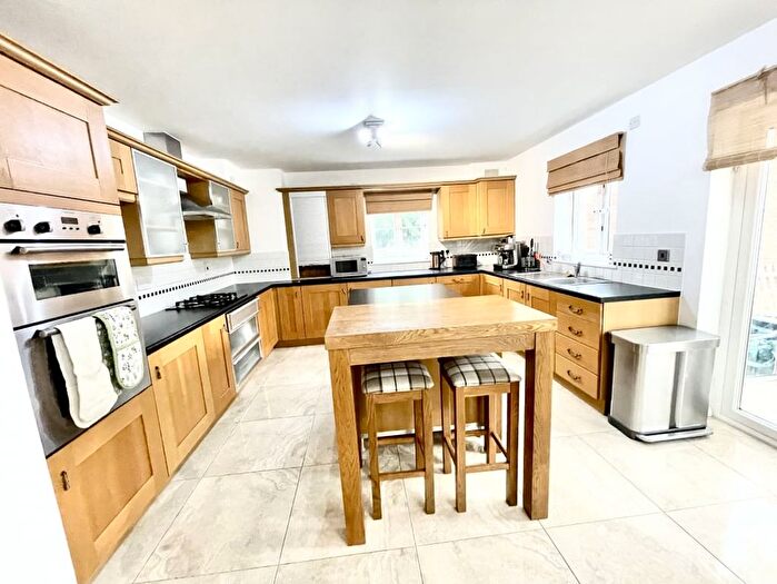 6 Bedroom Detached House To Rent In Great Marlow, Hook, RG27