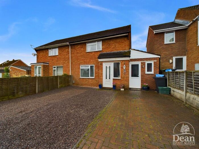 3 Bedroom Semi-Detached House For Sale In Garlands Road, Alvington, Lydney, GL15