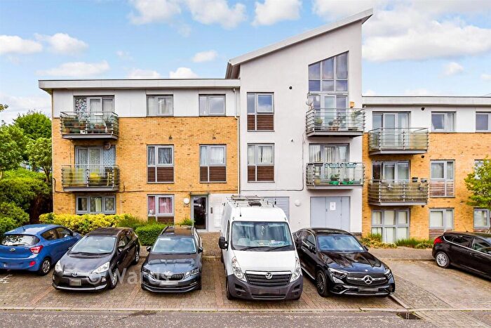 1 Bedroom Flat For Sale In Stafford Gardens, Maidstone, Kent, ME15