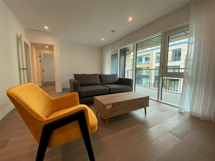 2 Bedroom Flat To Rent In Savoy House, London, SW6