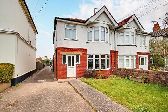 1 Bedroom Flat For Sale In Lyndhurst Road, Worthing, West Sussex, BN11