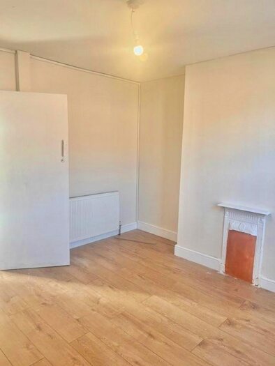 3 Bedroom End Of Terrace House To Rent In Mandalay Street, Nottingham, NG6