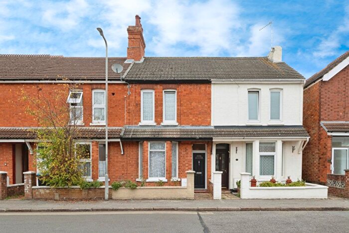 3 Bedroom Terraced House For Sale In Windsor Street, Milton Keynes, Buckinghamshire, MK2