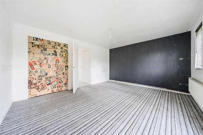 1 Bedroom Bungalow For Sale In Blakeney Road, Stevenage, Hertfordshire, SG1