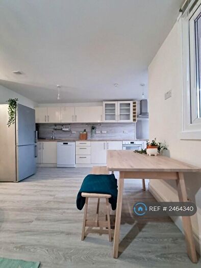 4 Bedroom Maisonette To Rent In Exeter Way, Sheffield, S3