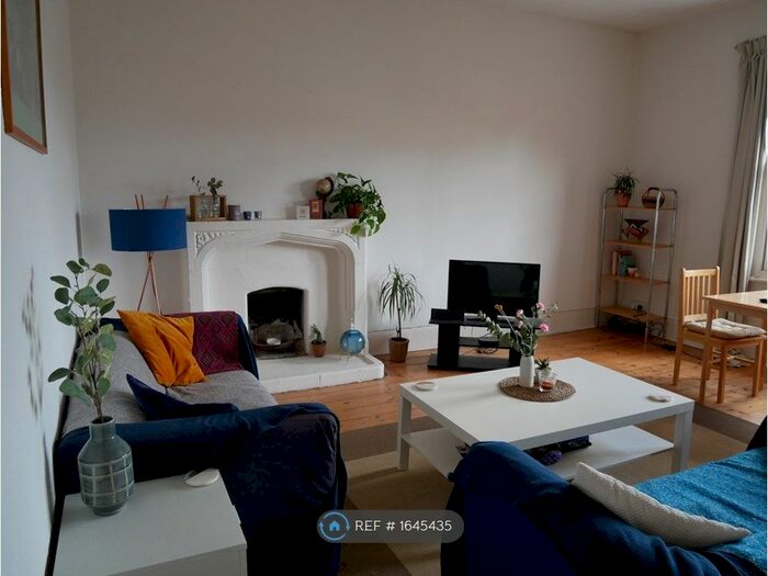 3 Bedroom Flat To Rent In Carlton Drive, Putney, SW15