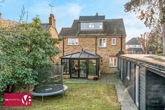 5 Bedroom Detached House For Sale In Briscoe Road, Hoddesdon, EN11