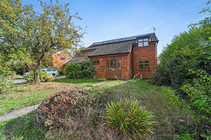 4 Bedroom Detached House For Sale In Grove Road, Bentley, IP9