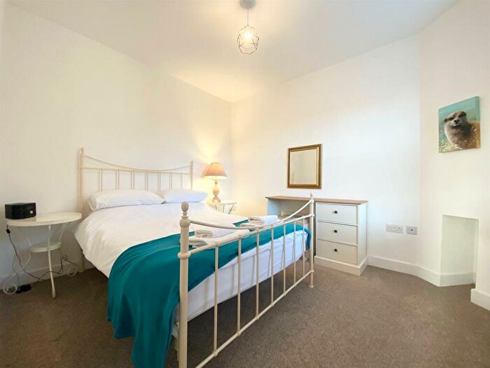 2 Bedroom Detached House To Rent In High Street, Saltford, BS31