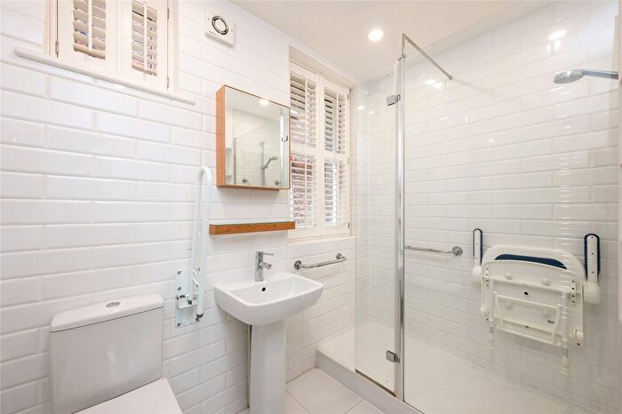 2 Bedroom Flat For Sale In Elmfield Mansions, Balham, SW17