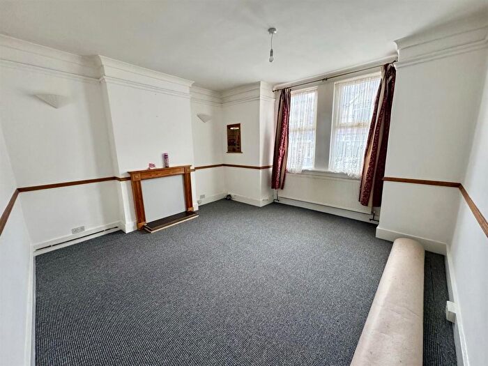 4 Bedroom End Of Terrace House To Rent In Hathaway Road, Croydon, CR0