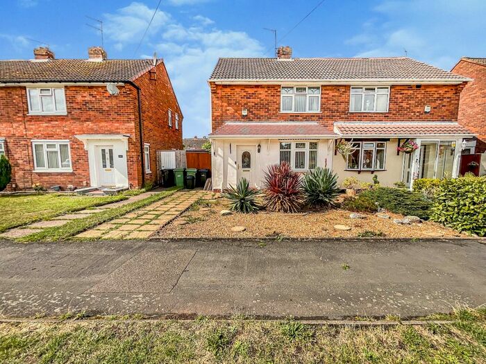 2 Bedroom Semi-Detached House To Rent In Dingle Road, Kingswinford, DY6