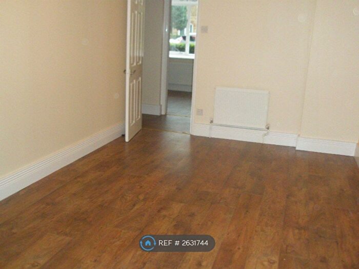 1 Bedroom Flat To Rent In Silver Birch Close, London, N11