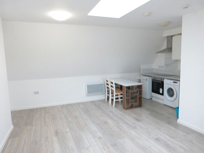 1 Bedroom Flat To Rent In London, NW11