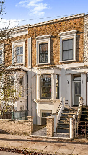 2 Bedroom Flat For Sale In Lyndhurst Way, Peckham, SE15