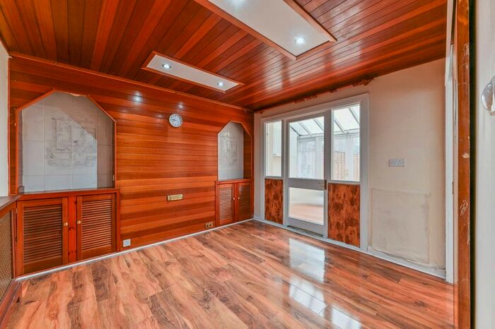 3 Bedroom Semi-Detached House To Rent In Northway Road, Croydon, CR0