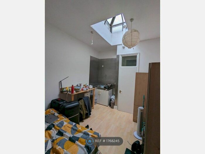 Studio To Rent In Caledonian Road, London, N1