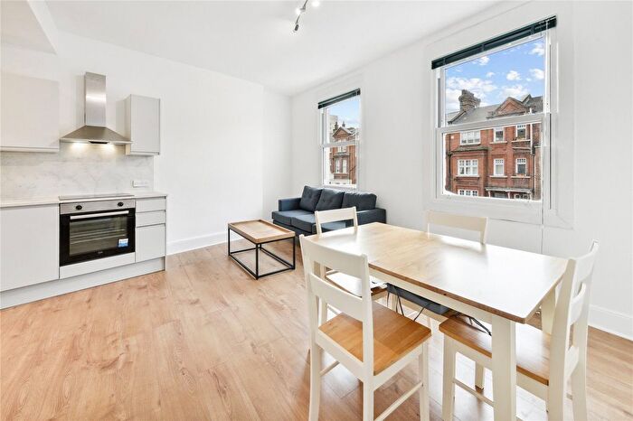 3 Bedroom Flat To Rent In Queenstown Road, London, SW8